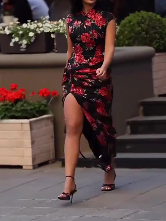 Sophisticated Dress with a Clean Classic Look