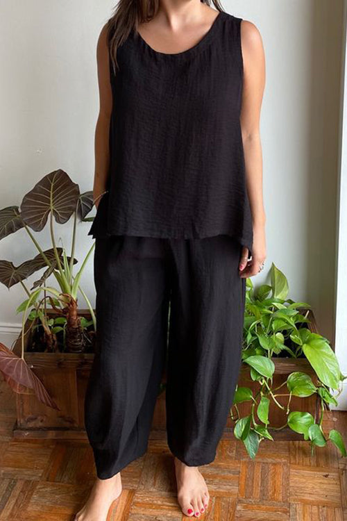 Effortlessly Elegant Pants with a Timeless Design