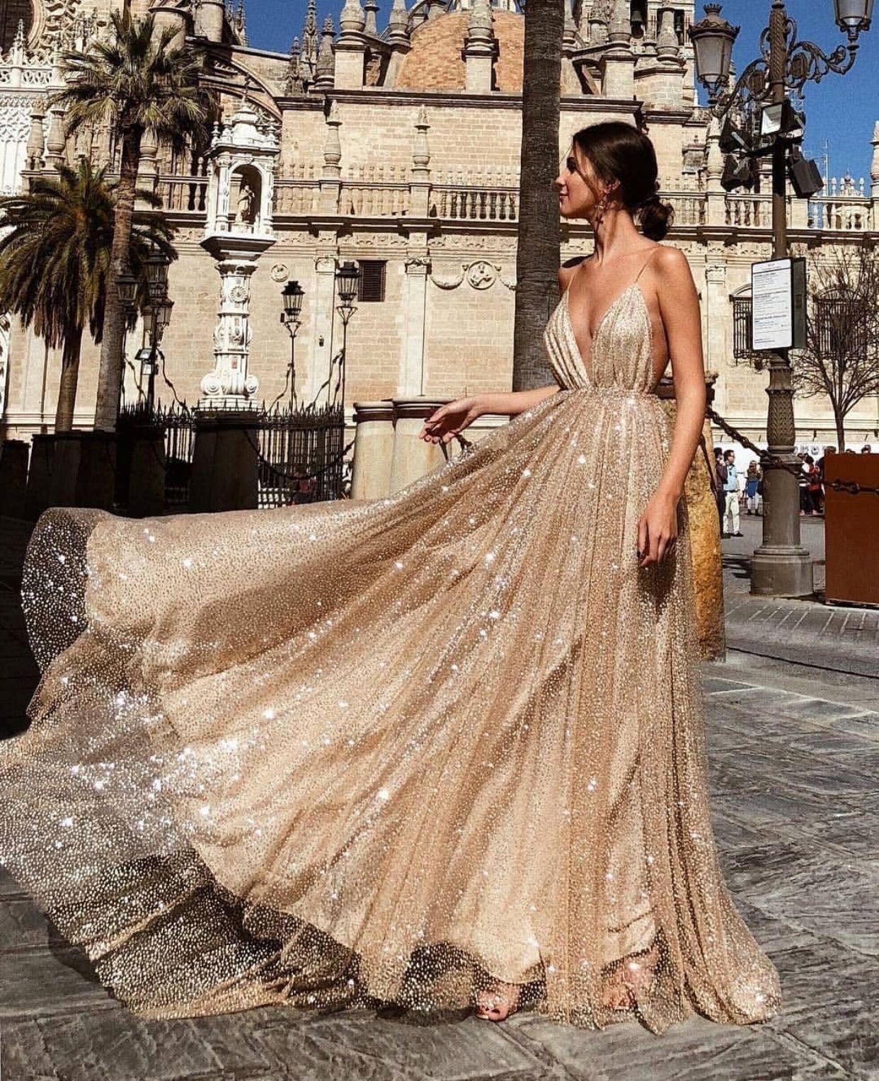 Well Tailored Dress with a Graceful Silhouette