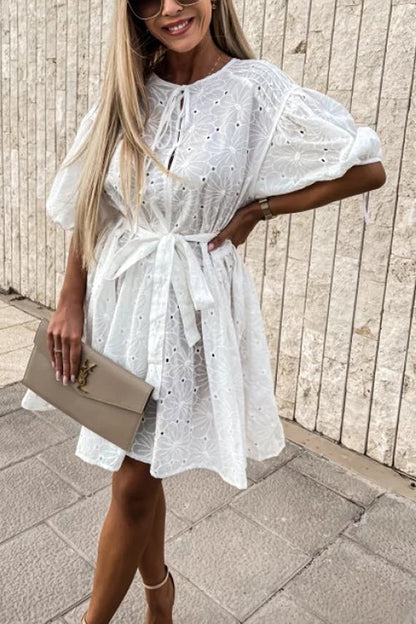 Effortlessly Elegant Dress with a Timeless Design