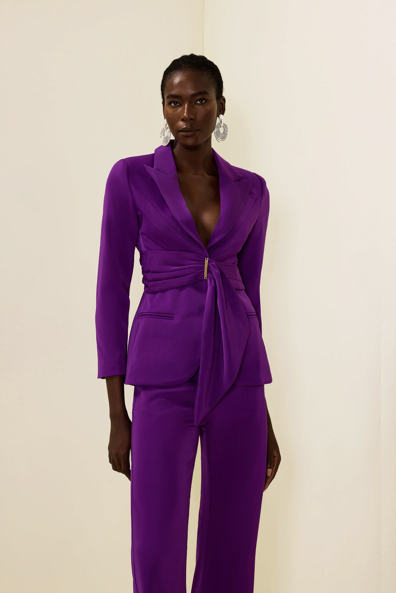 Well Tailored Pants with a Graceful Silhouette