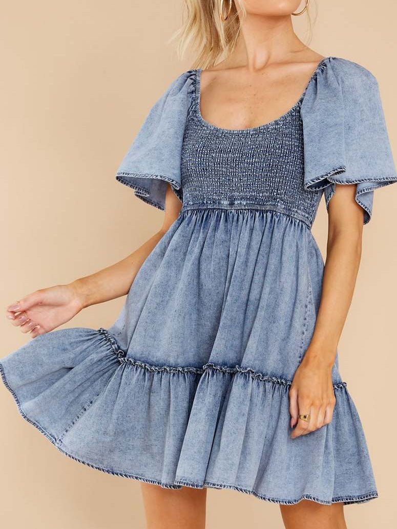Sophisticated Dress with a Clean Classic Look