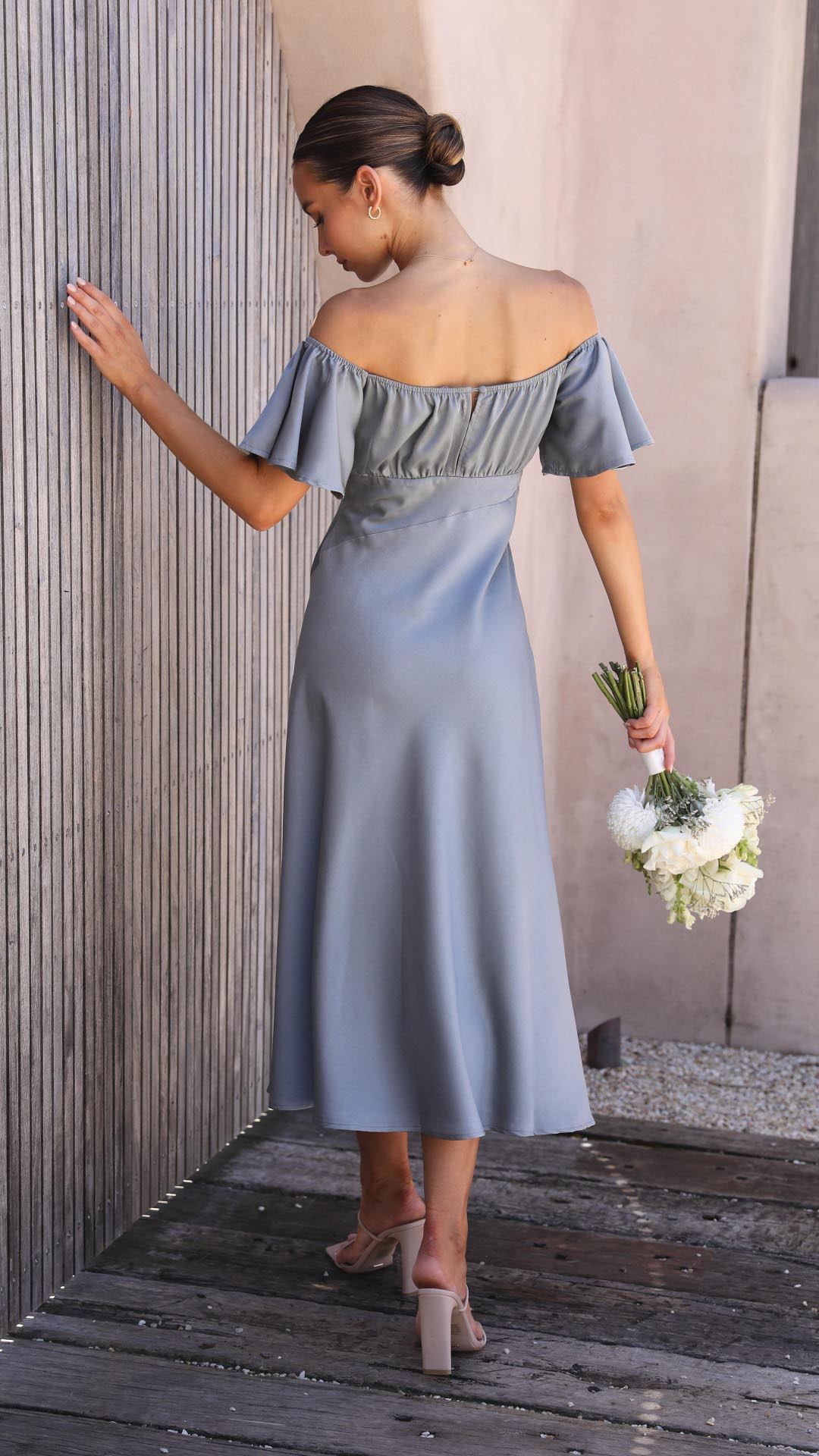 Beautifully Crafted Dress in a Classic Style