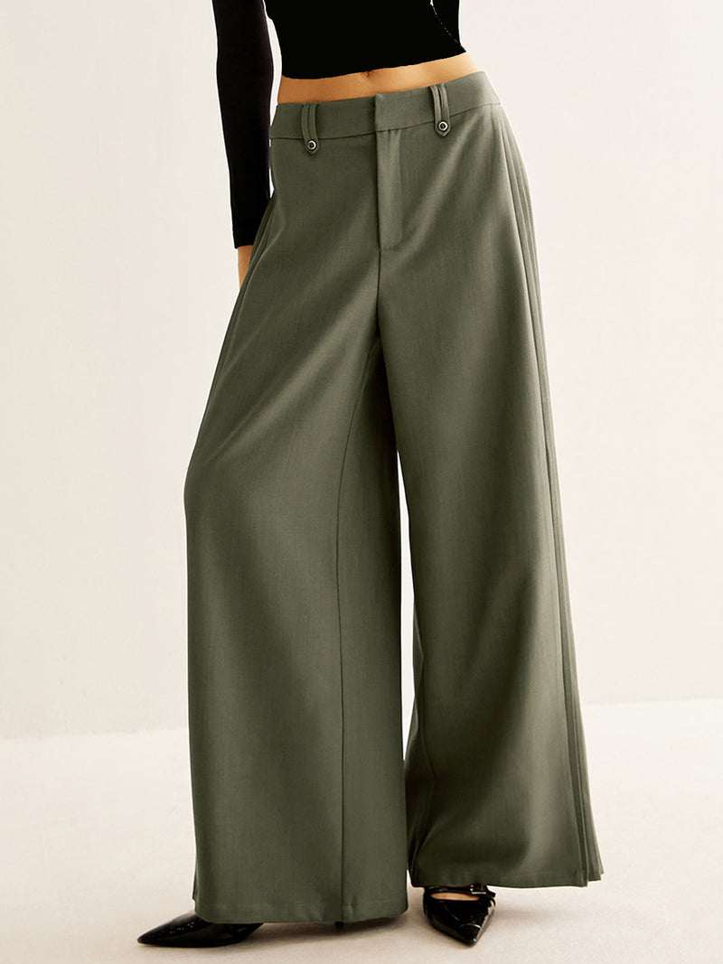 Effortlessly Elegant Pants with a Timeless Design