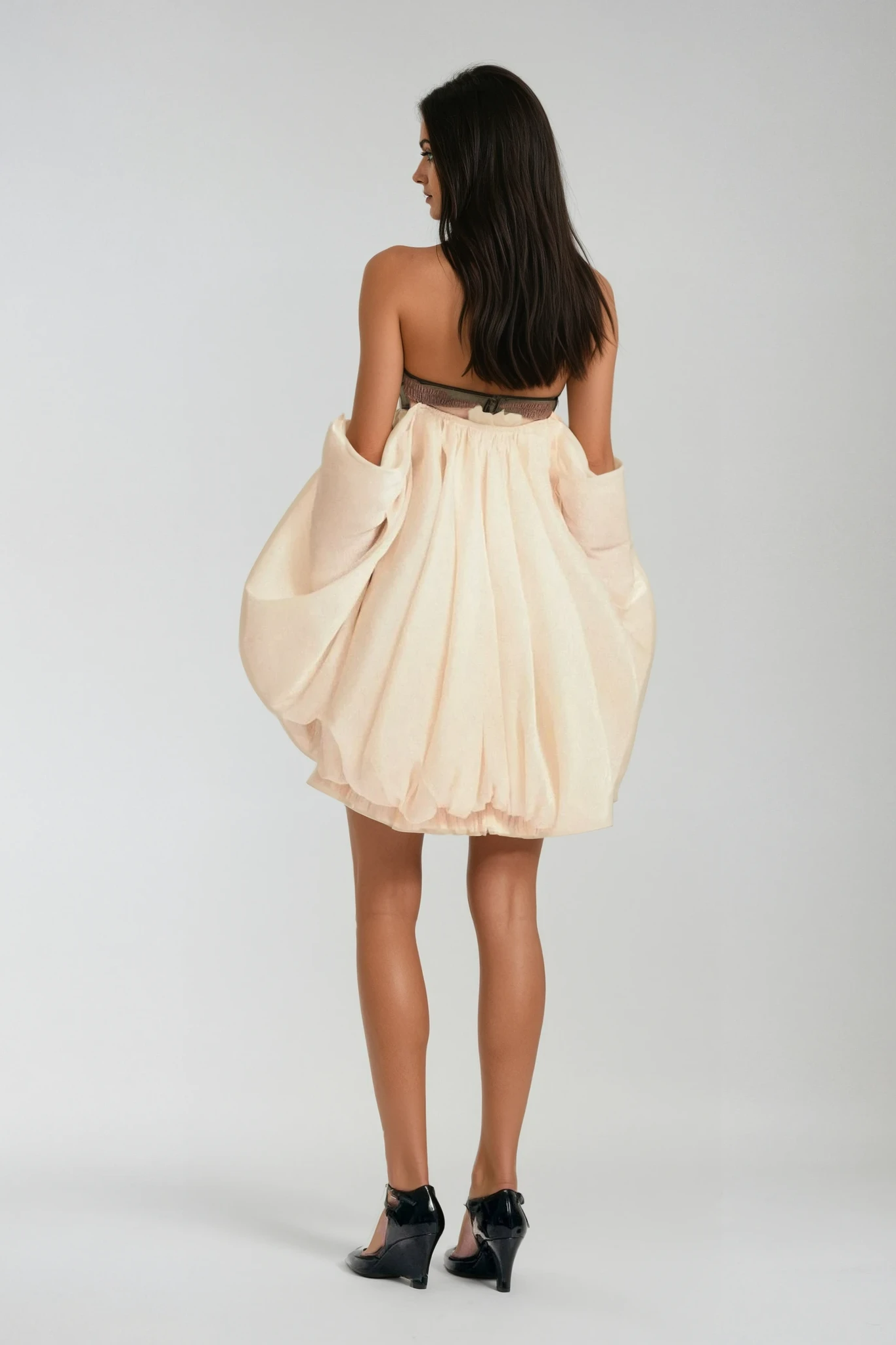 Well Tailored Dress with a Graceful Silhouette