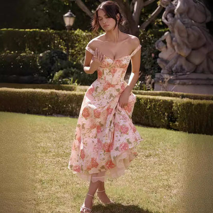 Classic Vintage Dress with a Flattering Fit