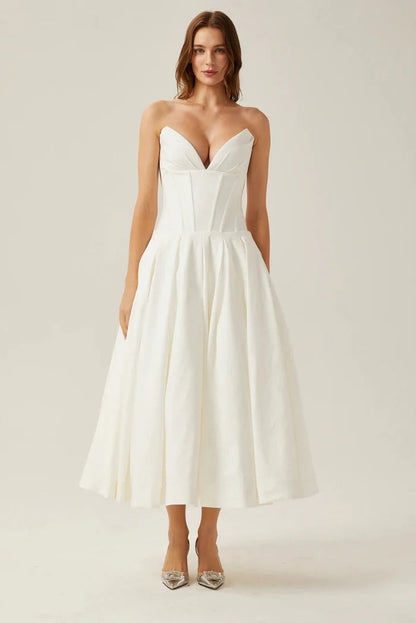 Gracefully Styled Dress for Any Occasion