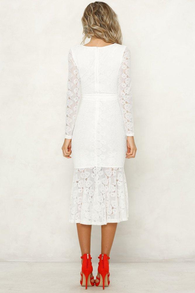 Well Tailored Dress with a Graceful Silhouette