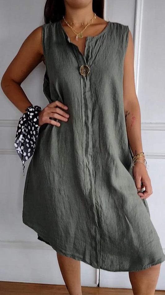 Classic Vintage Dress with a Flattering Fit