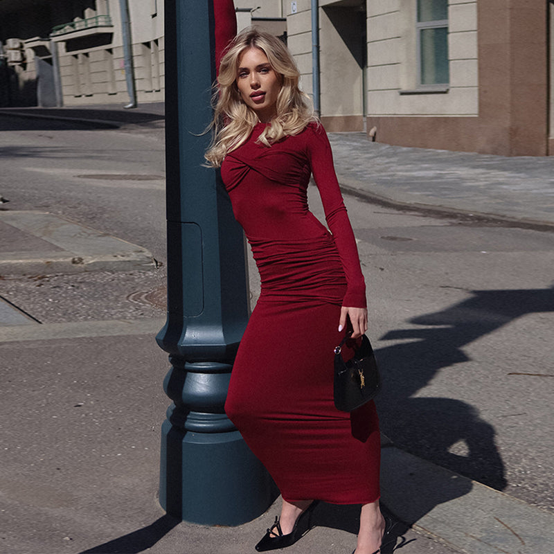 Beautifully Finished Dress in a Timeless Design