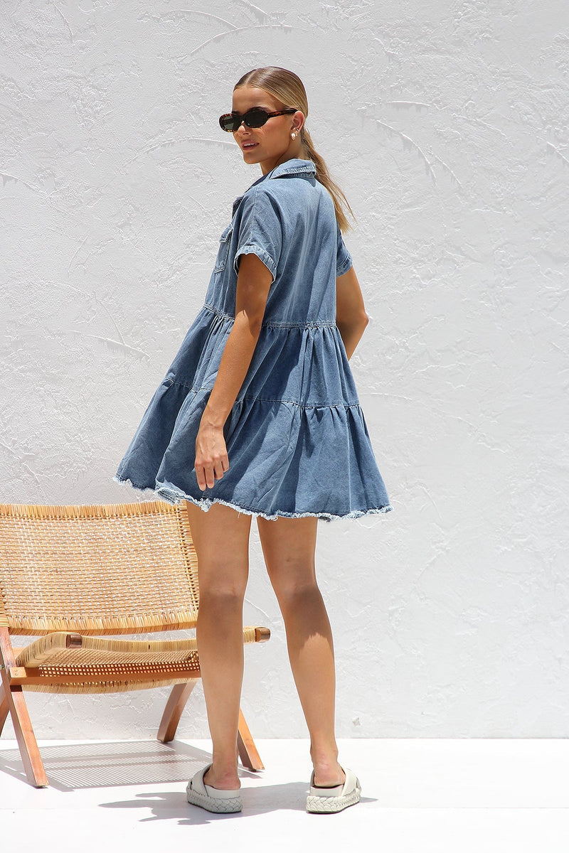 Effortlessly Elegant Dress with a Timeless Design