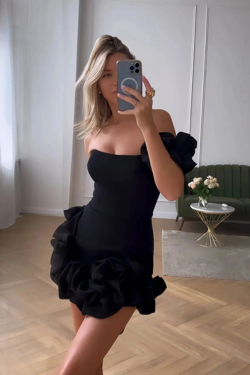 Beautifully Finished Dress in a Timeless Design