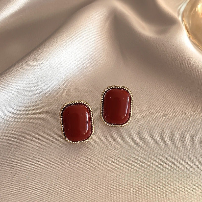 Romantic Pearl Earring for Special Moments