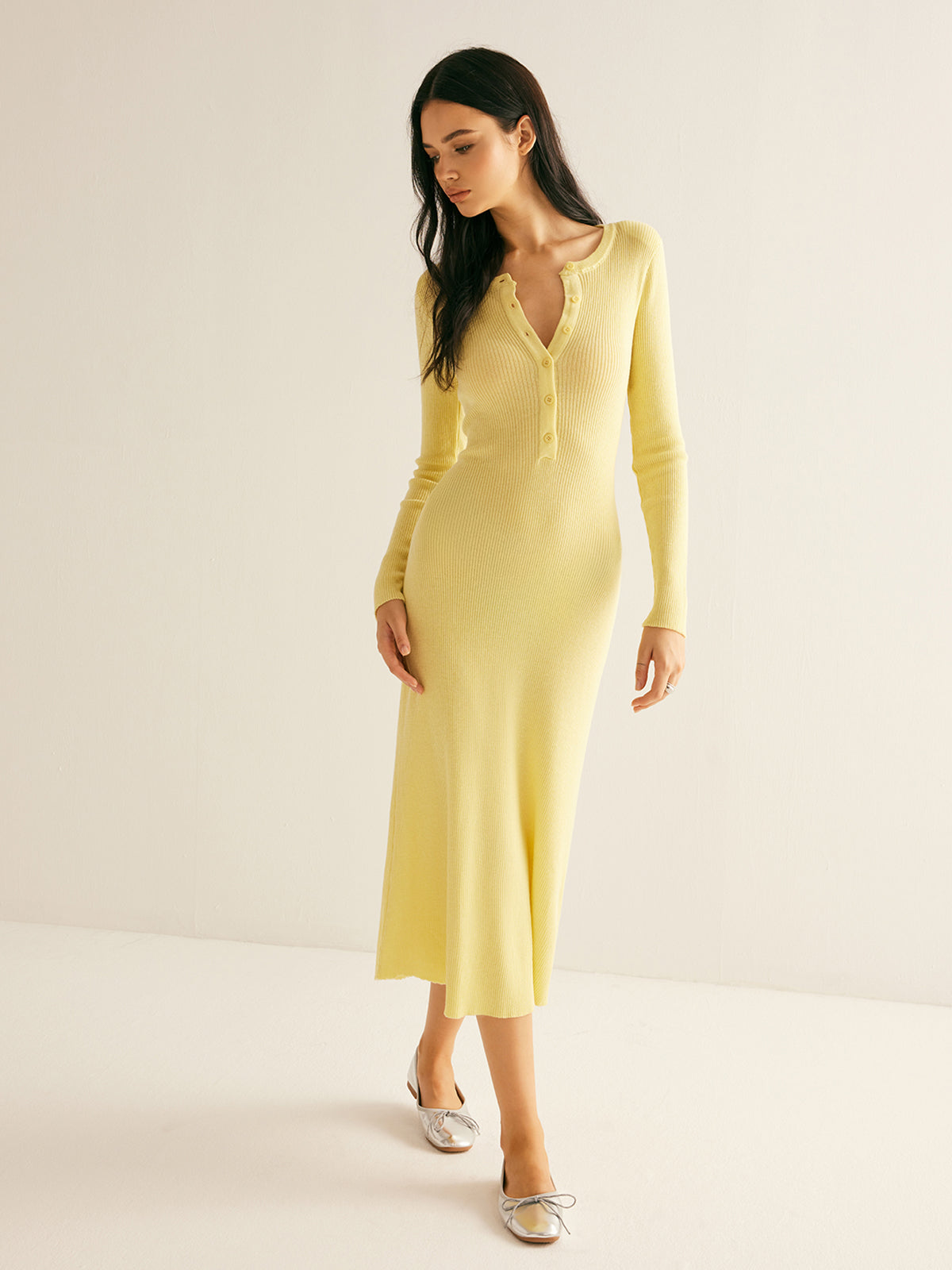 Well Tailored Sweater with a Graceful Silhouette