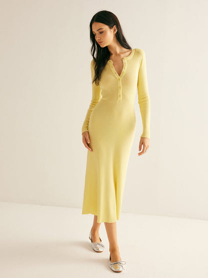 Well Tailored Sweater with a Graceful Silhouette
