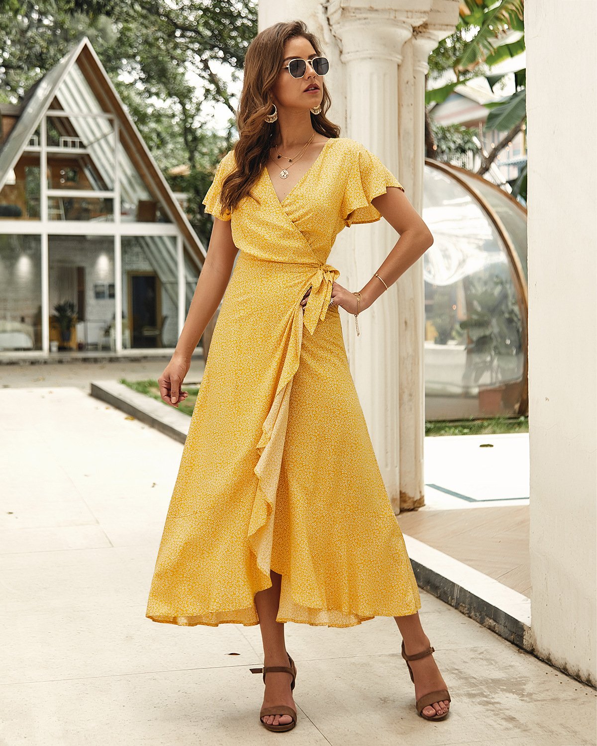 Beautifully Finished Dress in a Timeless Design