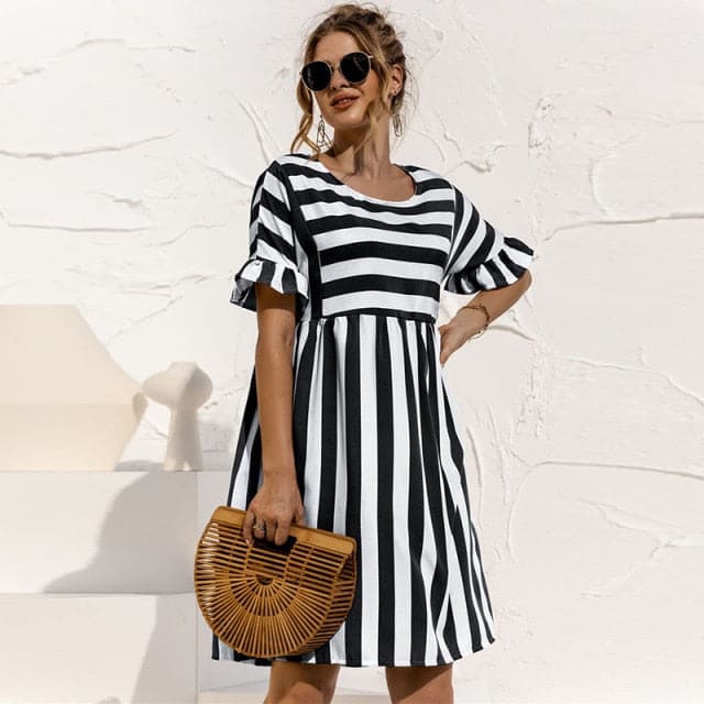 Effortlessly Elegant Dress with a Timeless Design