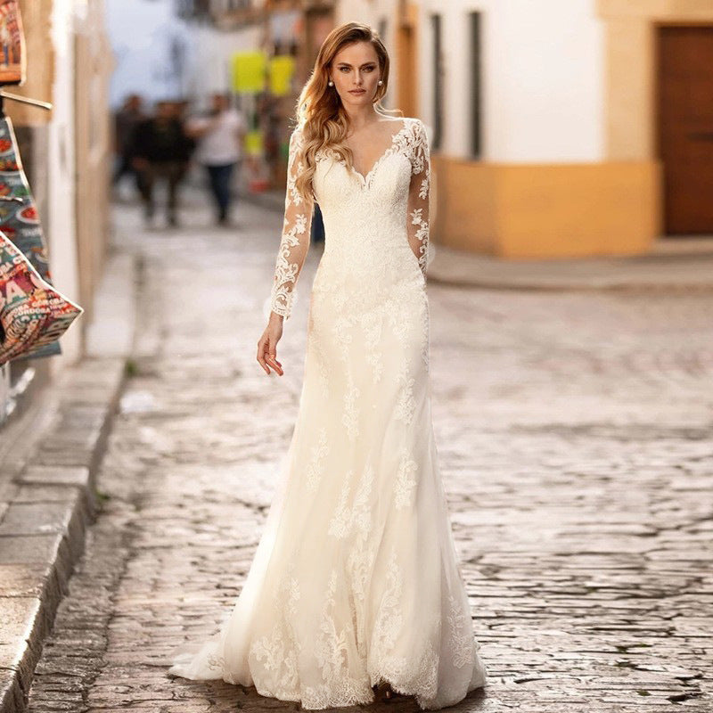 Beautifully Finished Dress in a Timeless Design