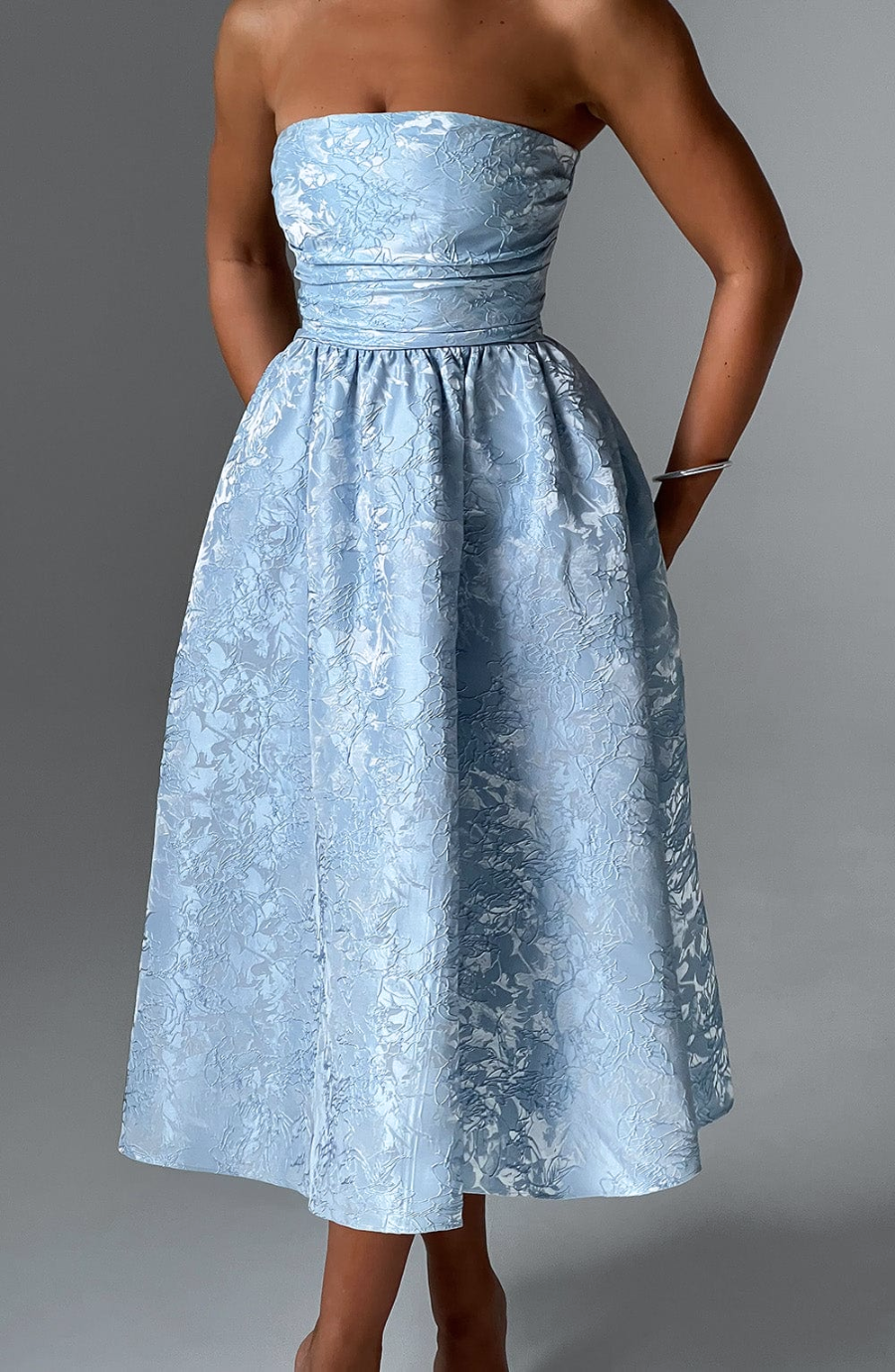 Gracefully Styled Dress for Any Occasion