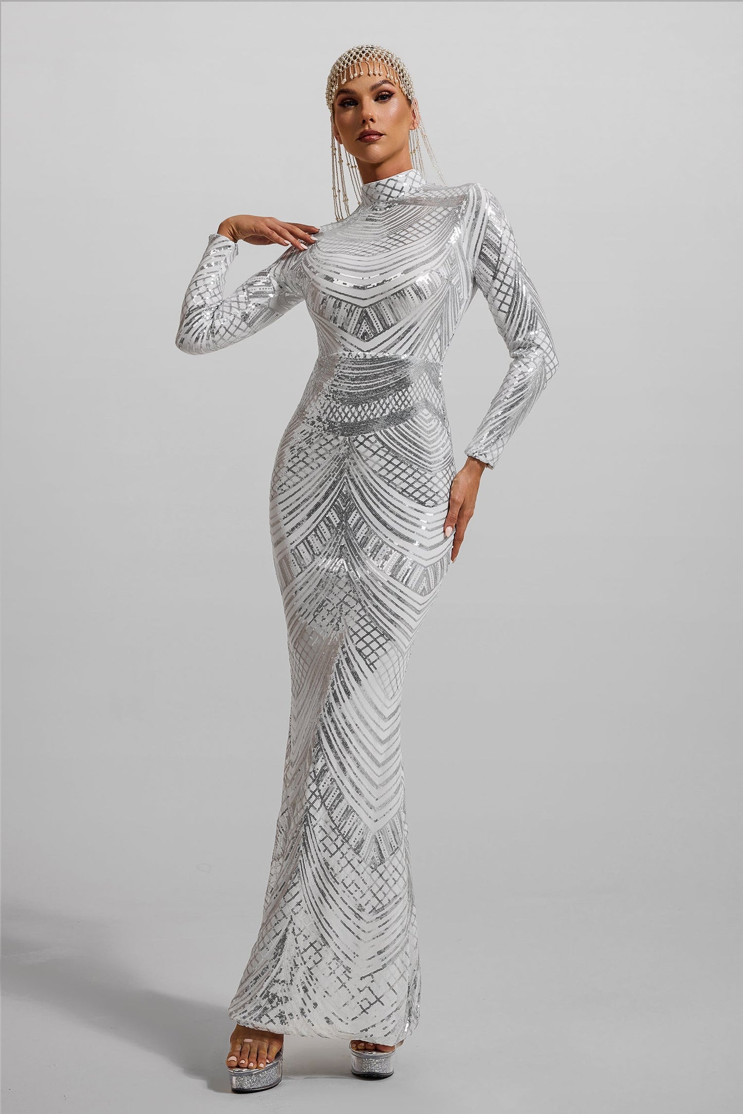 Well Tailored Dress with a Graceful Silhouette