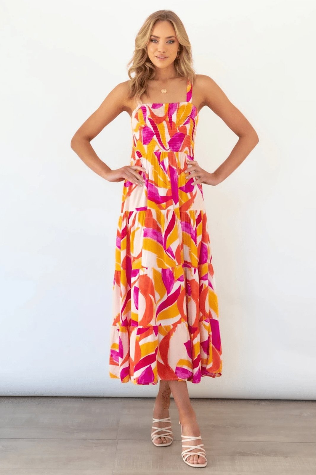 Well Tailored Dress with a Graceful Silhouette
