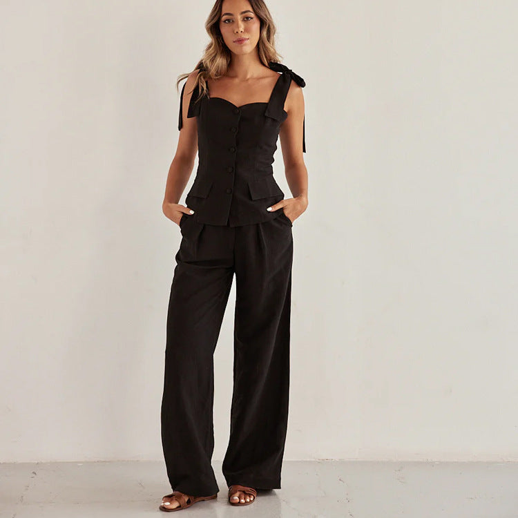 Effortlessly Elegant Pants with a Timeless Design