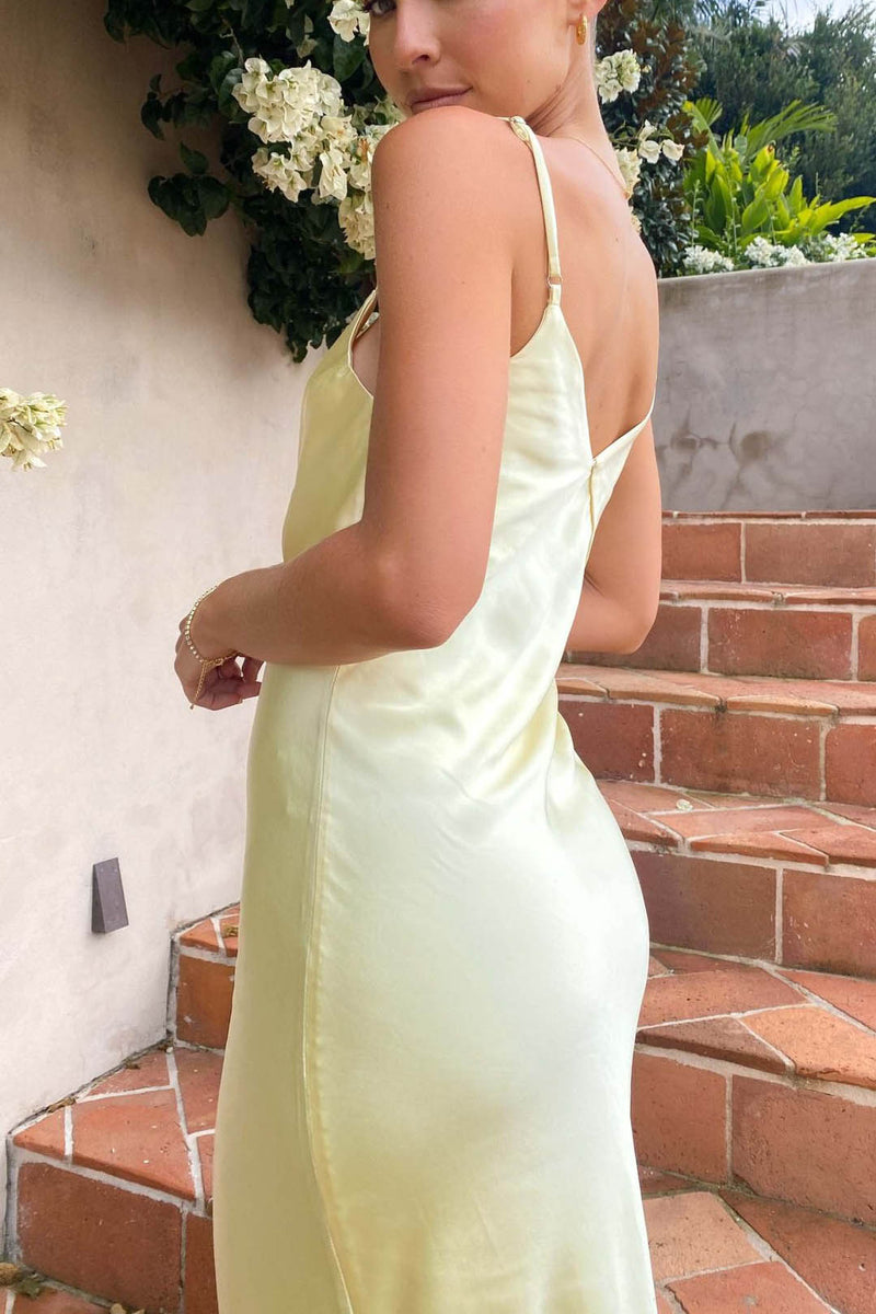Well Tailored Dress with a Graceful Silhouette