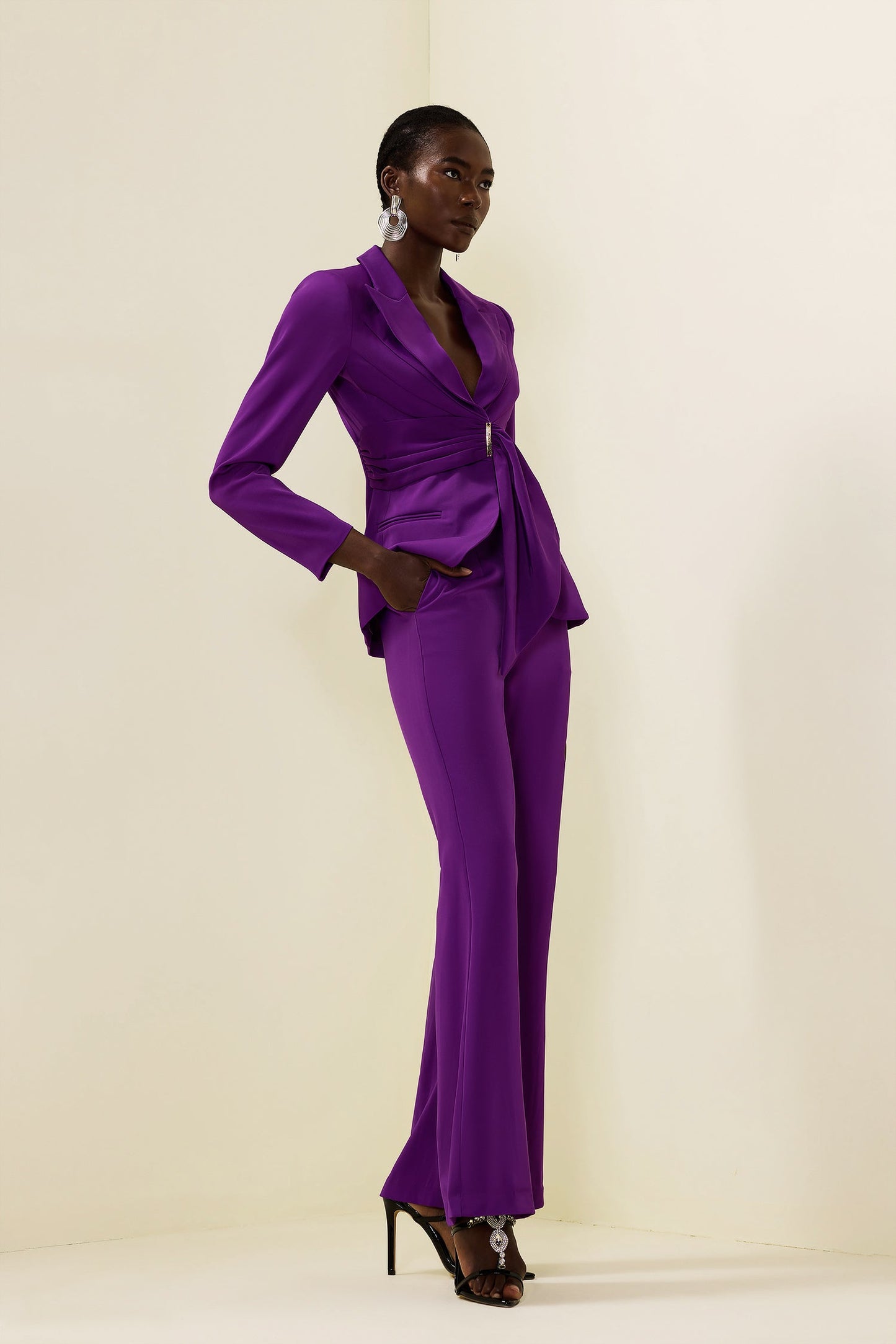 Well Tailored Pants with a Graceful Silhouette