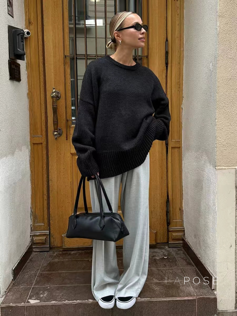 Effortlessly Elegant Sweater with a Timeless Design