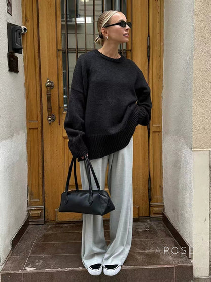 Effortlessly Elegant Sweater with a Timeless Design