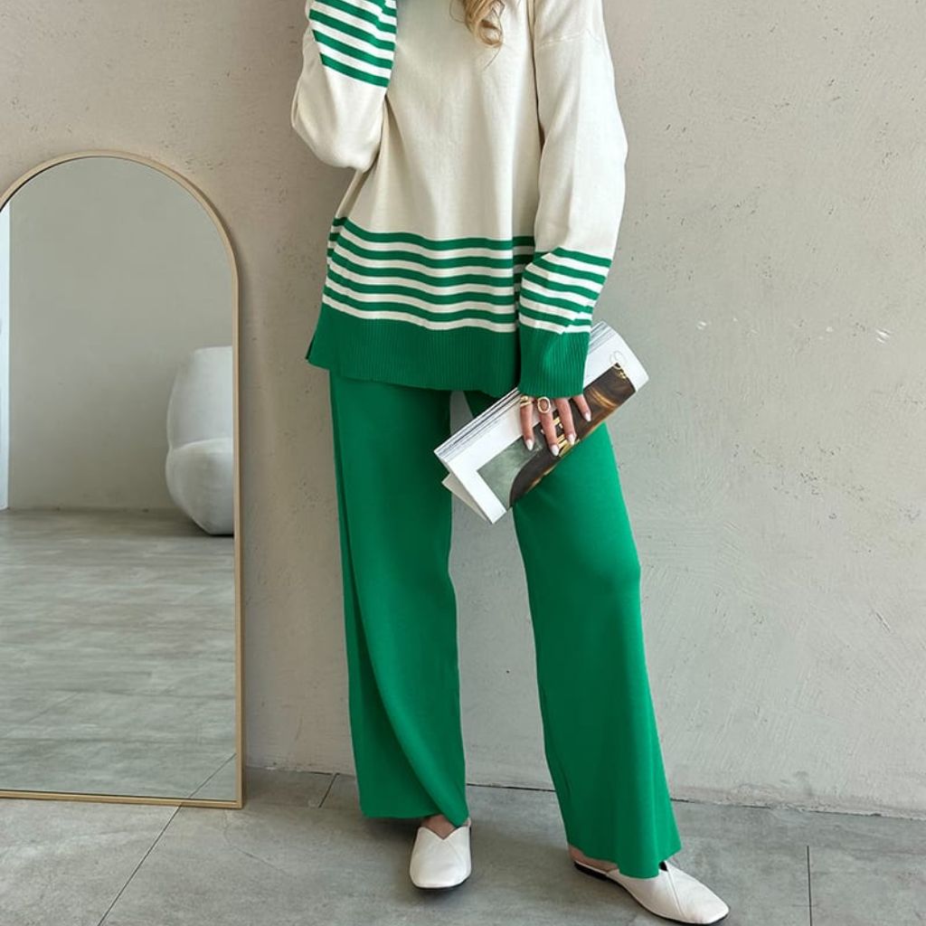 Gracefully Styled Sweater for Any Occasion