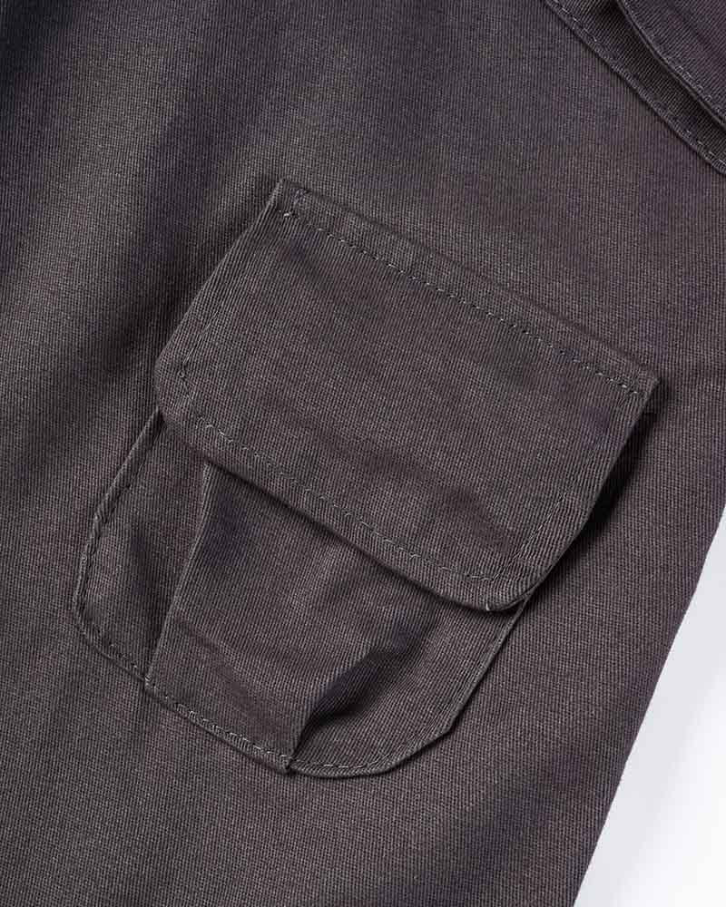 Effortlessly Elegant Pants with a Timeless Design