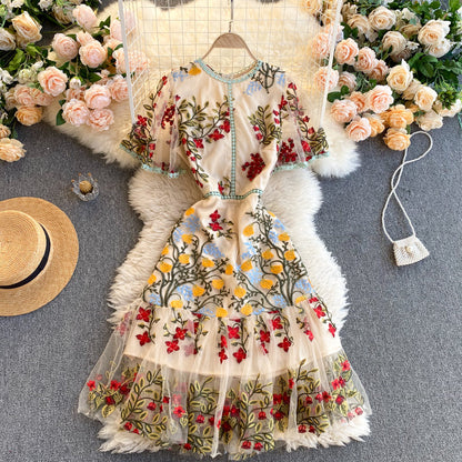 Effortlessly Elegant Dress with a Timeless Design