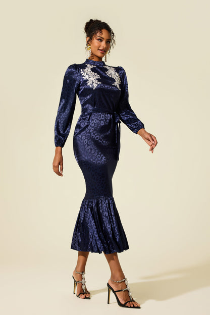 Beautifully Finished Dress in a Timeless Design