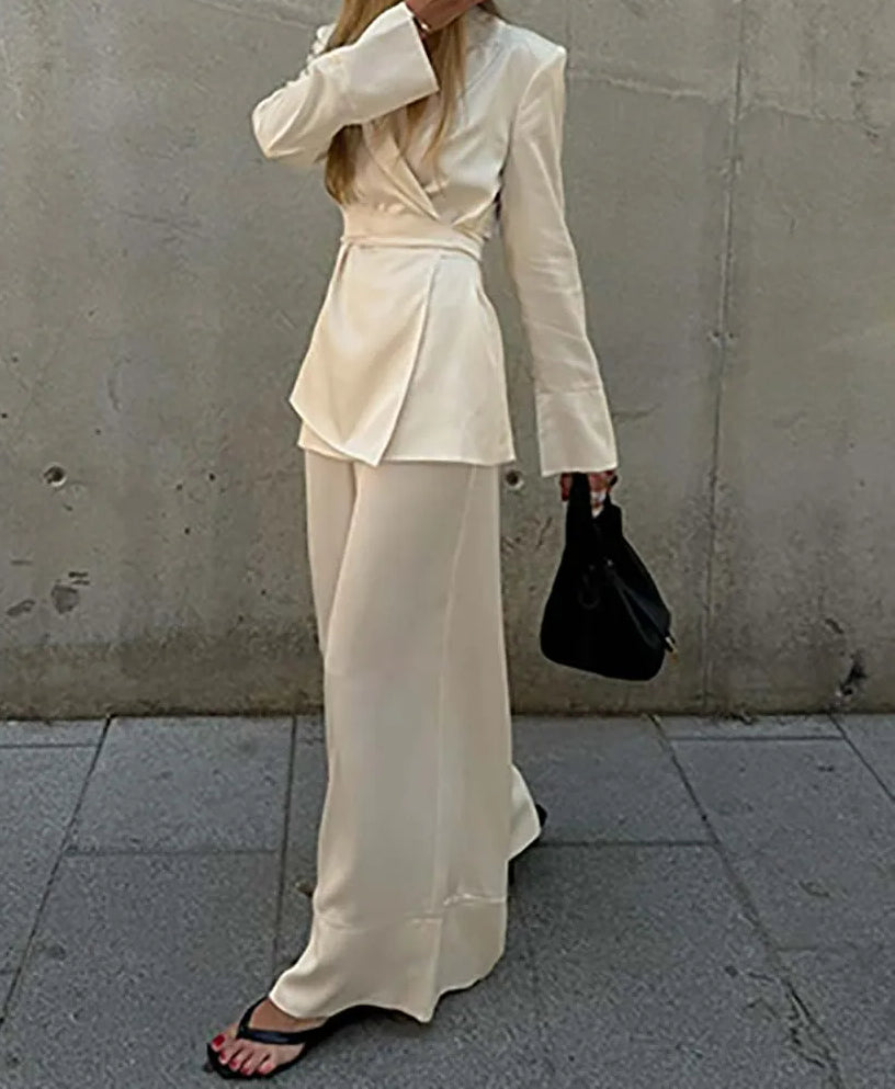 Beautifully Finished Trousers in a Timeless Design