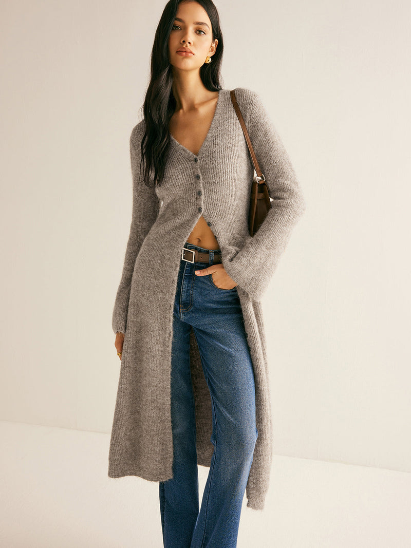 Effortlessly Elegant Sweater with a Timeless Design