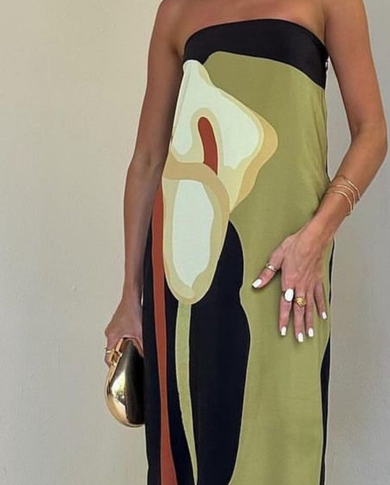 Well Tailored Dress with a Graceful Silhouette
