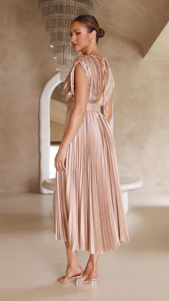 Effortlessly Elegant Dress with a Timeless Design