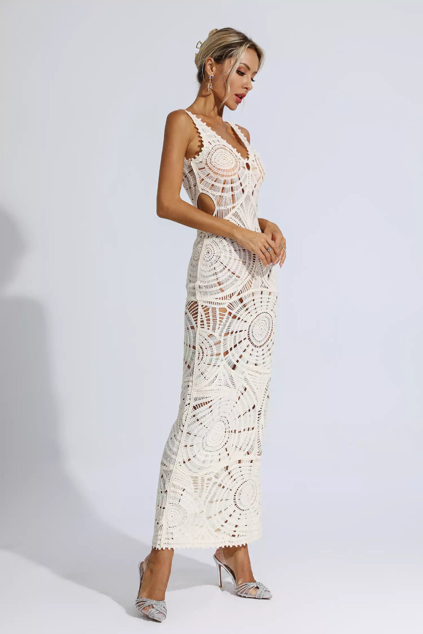 Beautifully Finished Dress in a Timeless Design