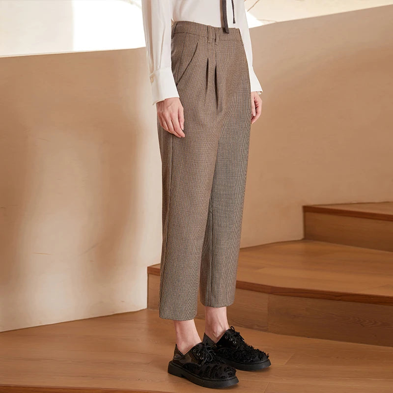 Classic Vintage Pants with a Flattering Fit