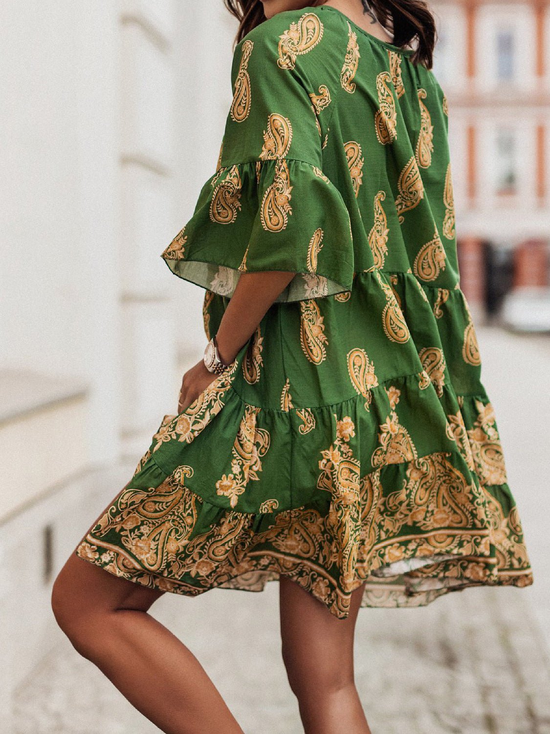 Beautifully Finished Dress in a Timeless Design