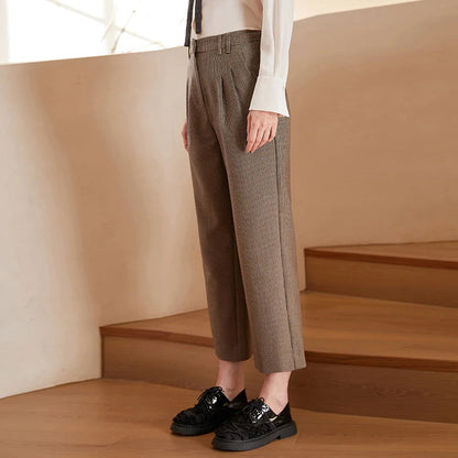 Classic Vintage Pants with a Flattering Fit
