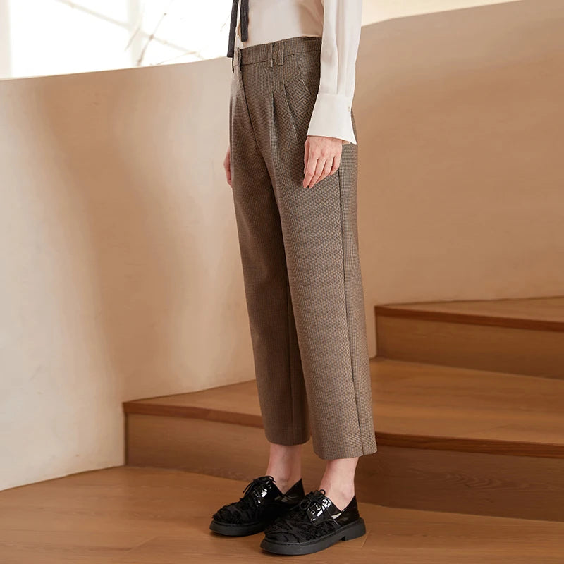 Classic Vintage Pants with a Flattering Fit