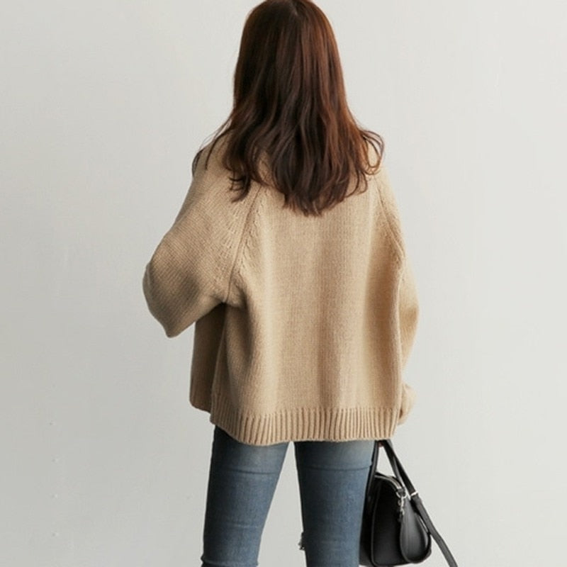 Elegantly Styled Cardigan for Everyday Wear