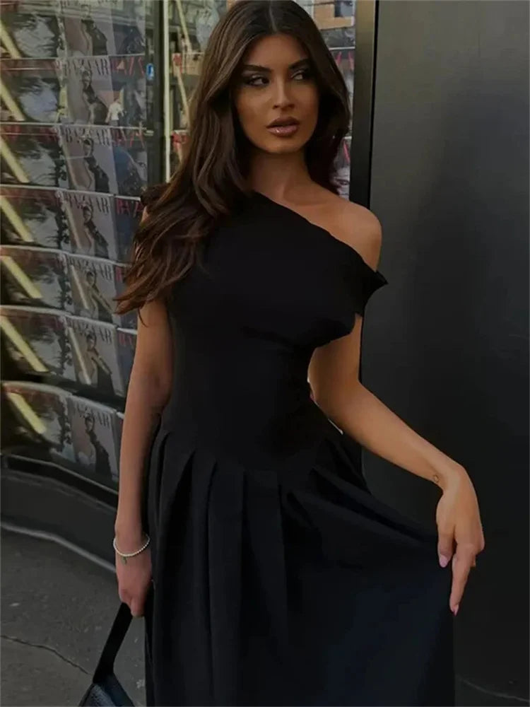 Well Tailored Dress with a Graceful Silhouette