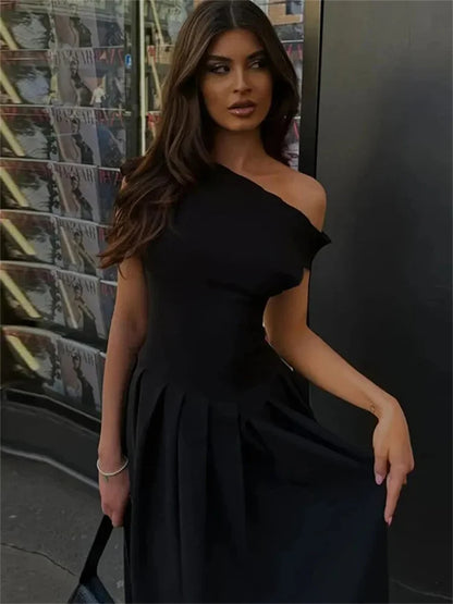 Well Tailored Dress with a Graceful Silhouette