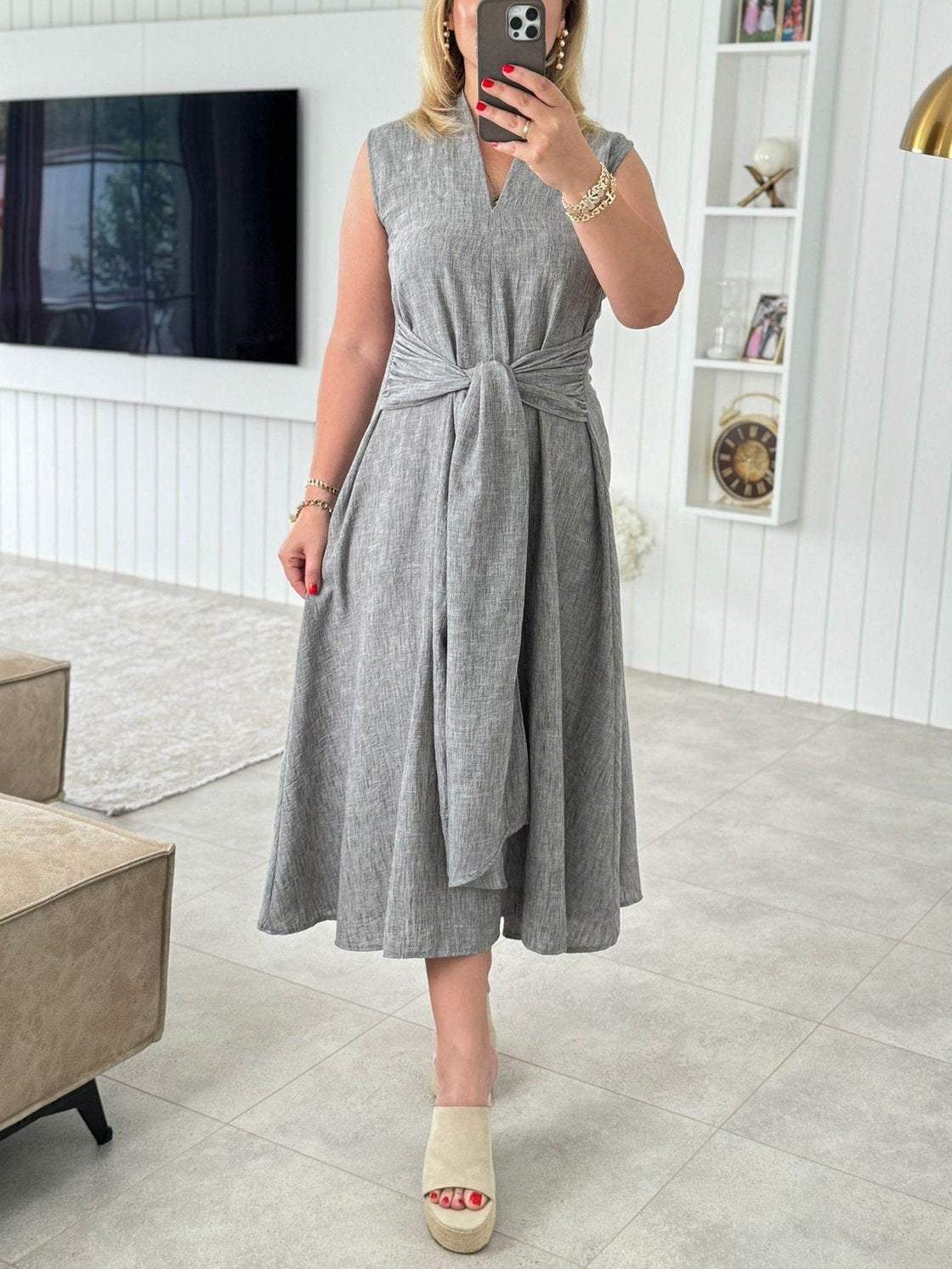 Gracefully Styled Dress for Any Occasion