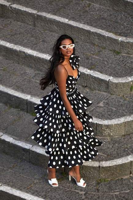 Effortlessly Elegant Dress with a Timeless Design