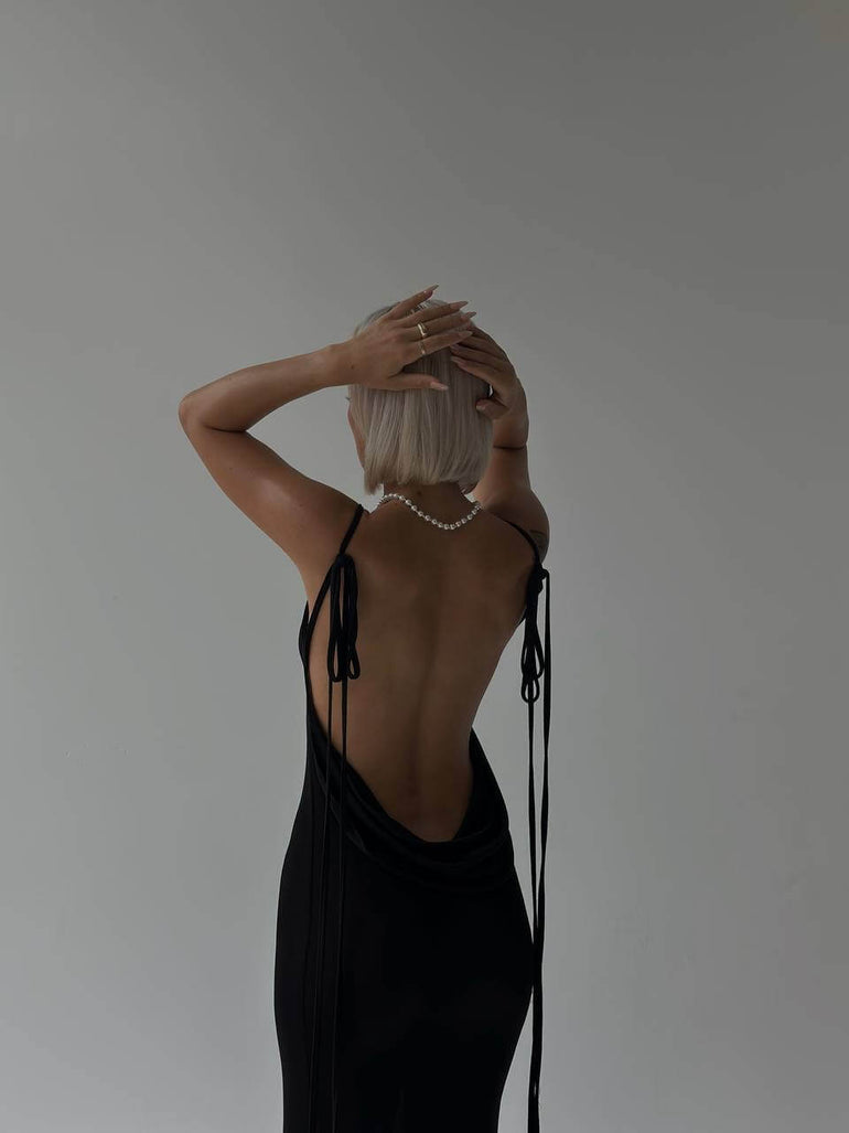 Beautifully Finished Dress in a Timeless Design