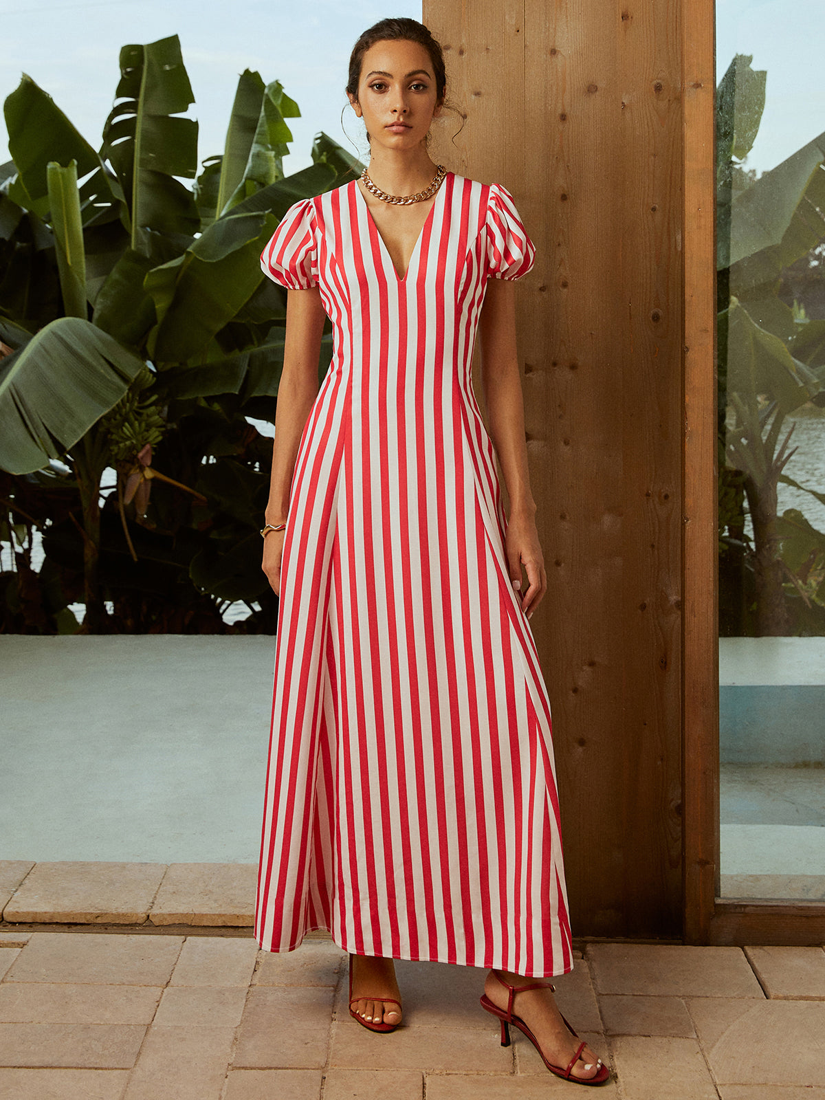Classic Vintage Dress with a Flattering Fit